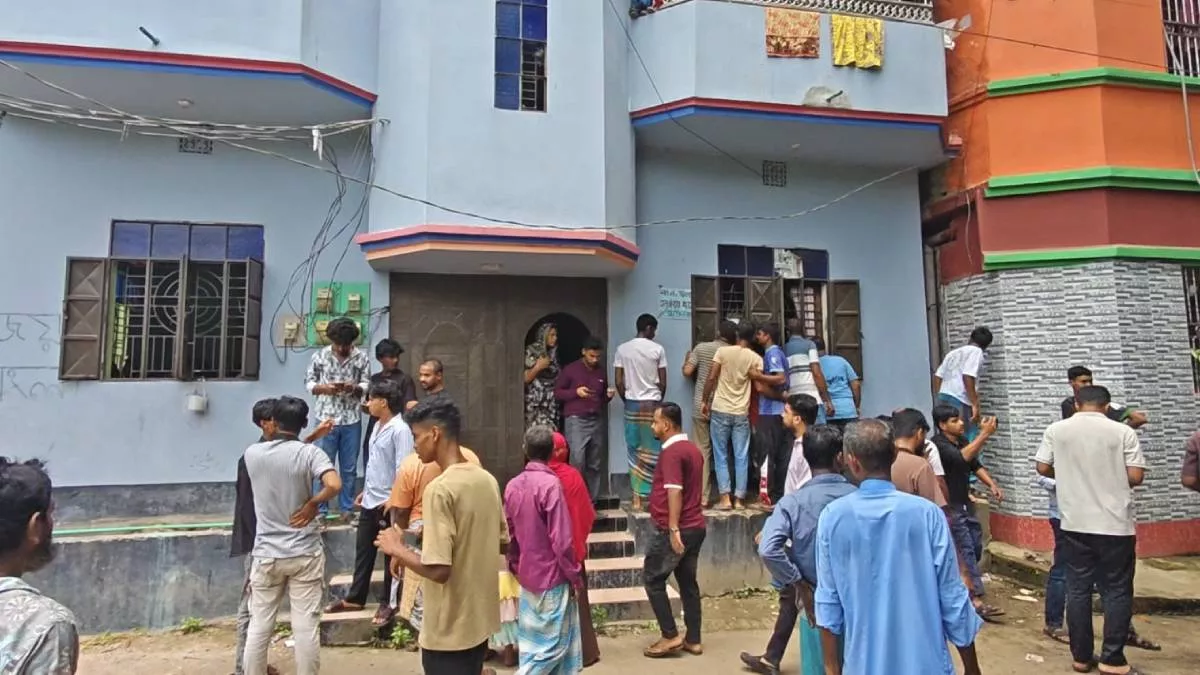তিন মেয়ে ও এক ছেলেকে নিয়ে এই বাসায় ভাড়া থাকতেন শাহিনুর বেগম। ছবি: প্রতিদিনের বাংলাদেশ
