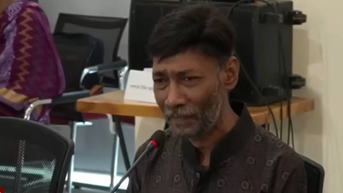 কান্নাজড়িত কণ্ঠে কথা বলছিলেন পল্লবীতে ধর্ষণ ও নৃশংসভাবে হত্যার শিকার আট বছর বয়সী শিশু রামিসার বাবা। ছবি: ভিডিও থেকে
