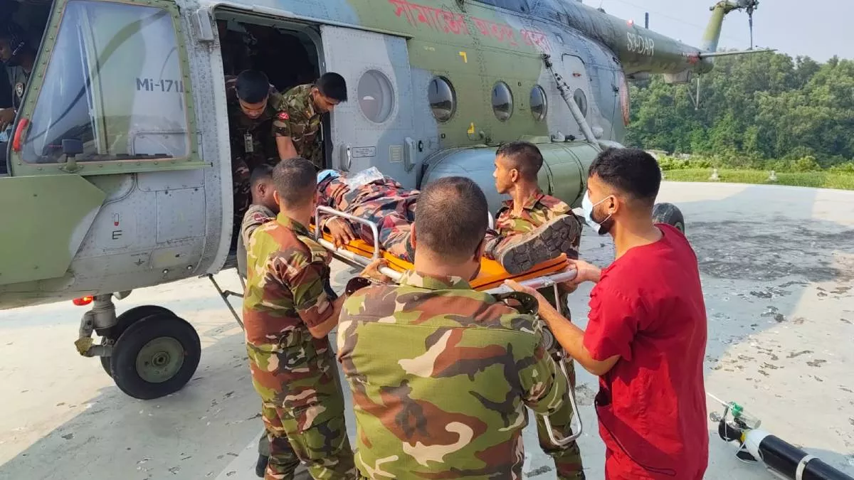 সীমান্তে অসুস্থ সদস্যকে হেলিকপ্টারে সিএমএইচে আনল বিজিবি