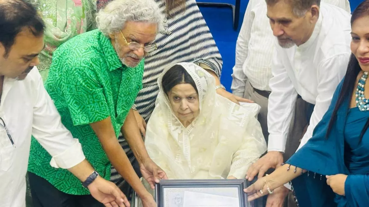 ‘সুলতান’ পদক পেলেন প্রধানমন্ত্রীর শাশুড়ি সৈয়দা ইকবাল মান্দ বানু
