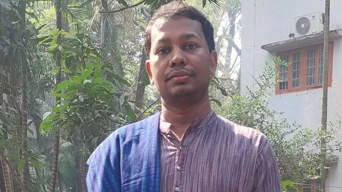 গান গেয়ে ভাইরাল ঢাবি অধ্যাপক তাশরিককে অব্যবহিত 