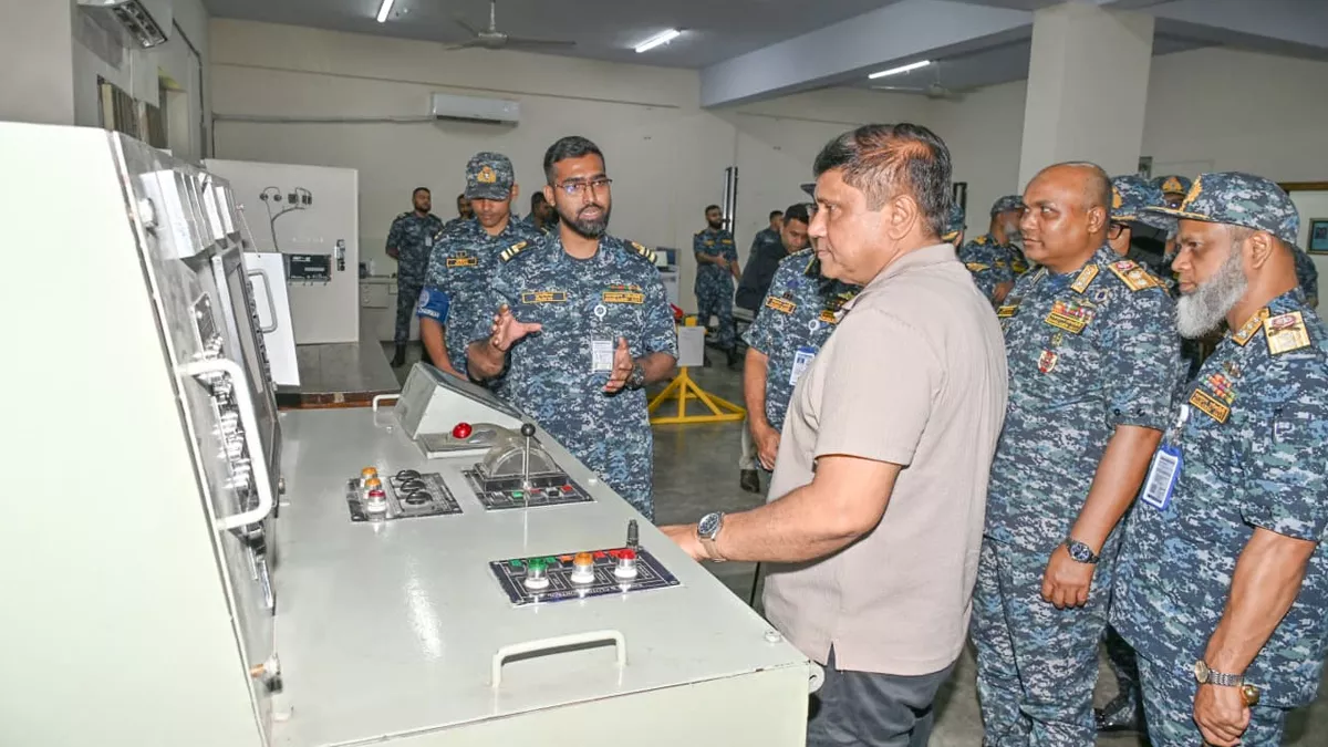 চট্টগ্রামে বাংলাদেশ নৌবাহিনীর গুরুত্বপূর্ণ গবেষণা, শিল্প ও সামরিক স্থাপনা পরিদর্শন করেছেন প্রধানমন্ত্রীর প্রতিরক্ষা উপদেষ্টা ব্রিগেডিয়ার জেনারেল (অব.) ড. এ. কে. এম. শামছুল ইসলাম। ছবি: প্রতিদিনের বাংলাদেশ