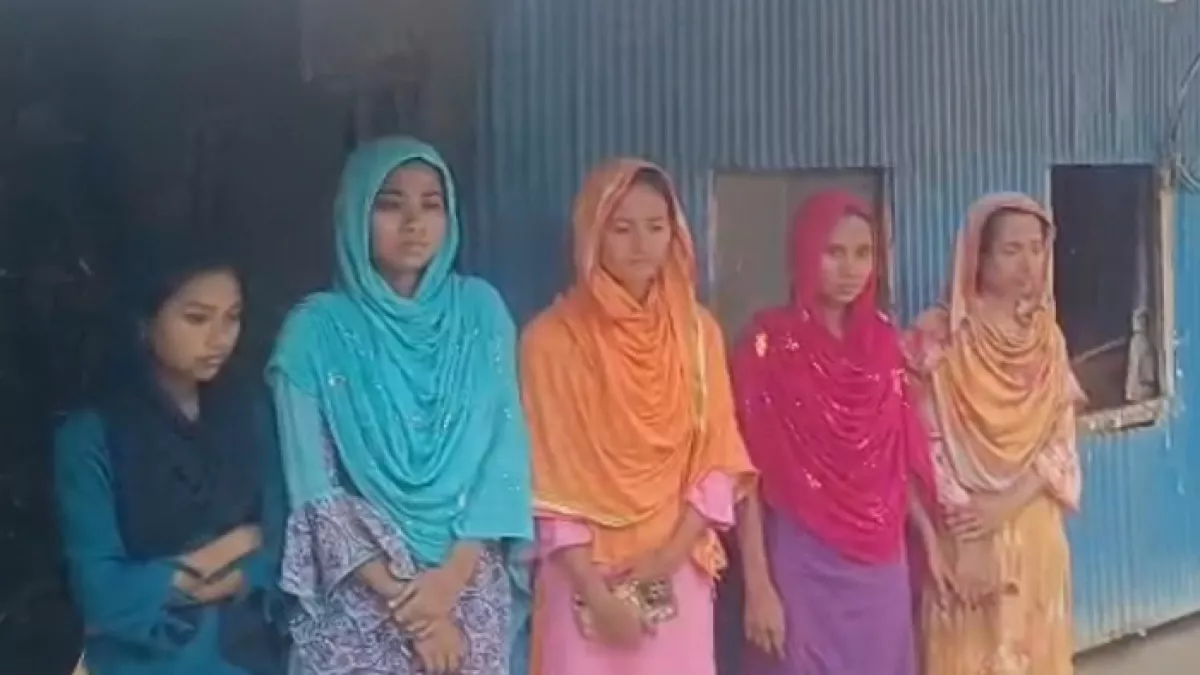 পাঁচ কন্যাসন্তান ও স্ত্রীকে নিয়ে শেষ বয়সে ভিটা হারানোর শঙ্কা