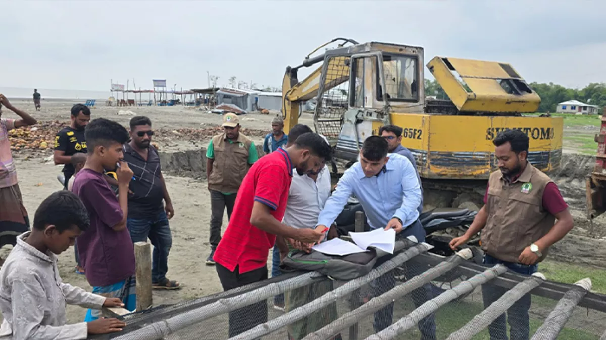 কুয়াকাটা সমুদ্র সৈকতের লেম্বুর চর সংলগ্ন বনাঞ্চল থেকে এস্কাভেটর দিয়ে অবৈধভাবে বালু কাটার অপরাধে এক ব্যক্তিকে কারাদন্ড দিয়েছেন ভ্রম্যমাণ আদালত। প্রবা ফটো