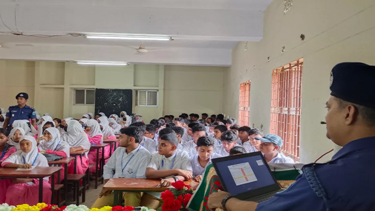 শিক্ষার্থীদের সঙ্গে পুলিশ সুপারের মতবিনিময়