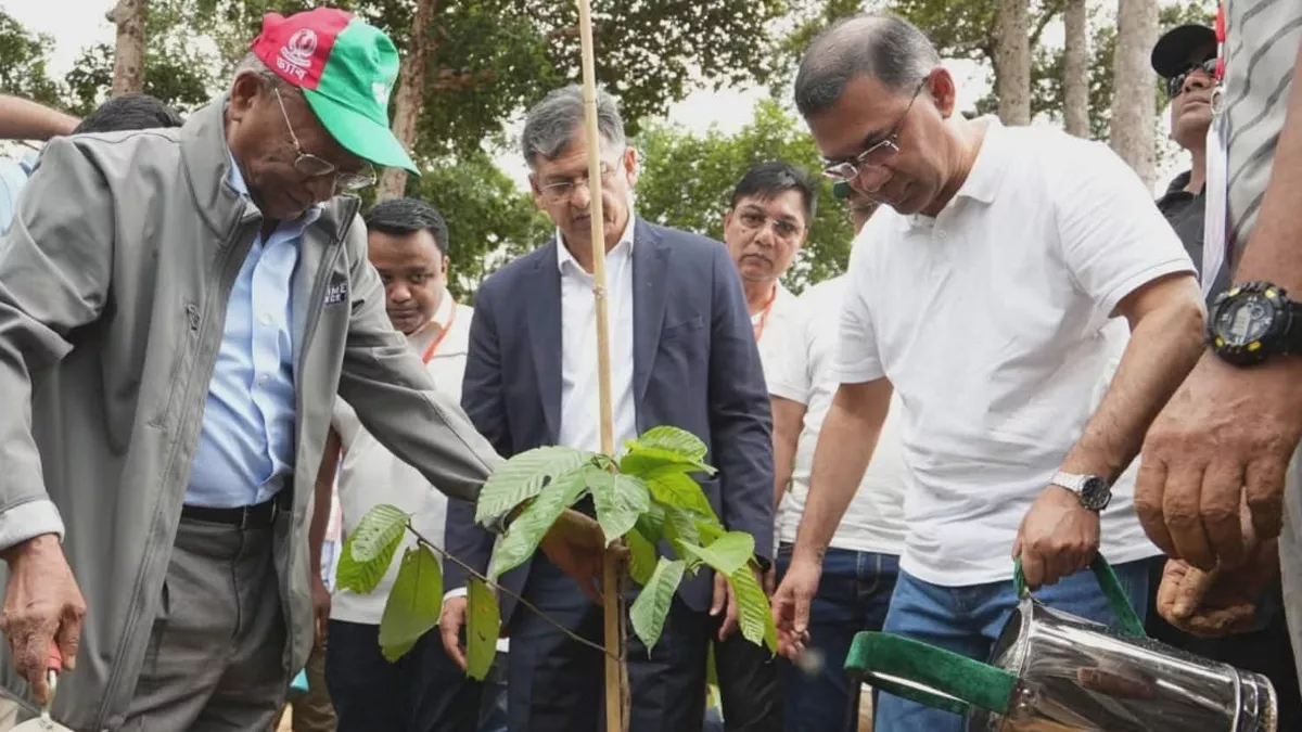 সারাদেশে ২৫ কোটি বৃক্ষরোপণ কর্মসূচির উদ্বোধন করেছেন প্রধানমন্ত্রী। ছবি: প্রতিদিনের বাংলাদেশ 