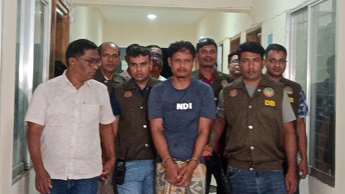 রংপুরে কথা কাটাকাটির জেরে কর্মচারীকে পিটিয়ে হত্যার ঘটনায় অভিযুক্ত দোকান মালিক মনুকে আটক করেছে পুলিশ। প্রবা ফটো