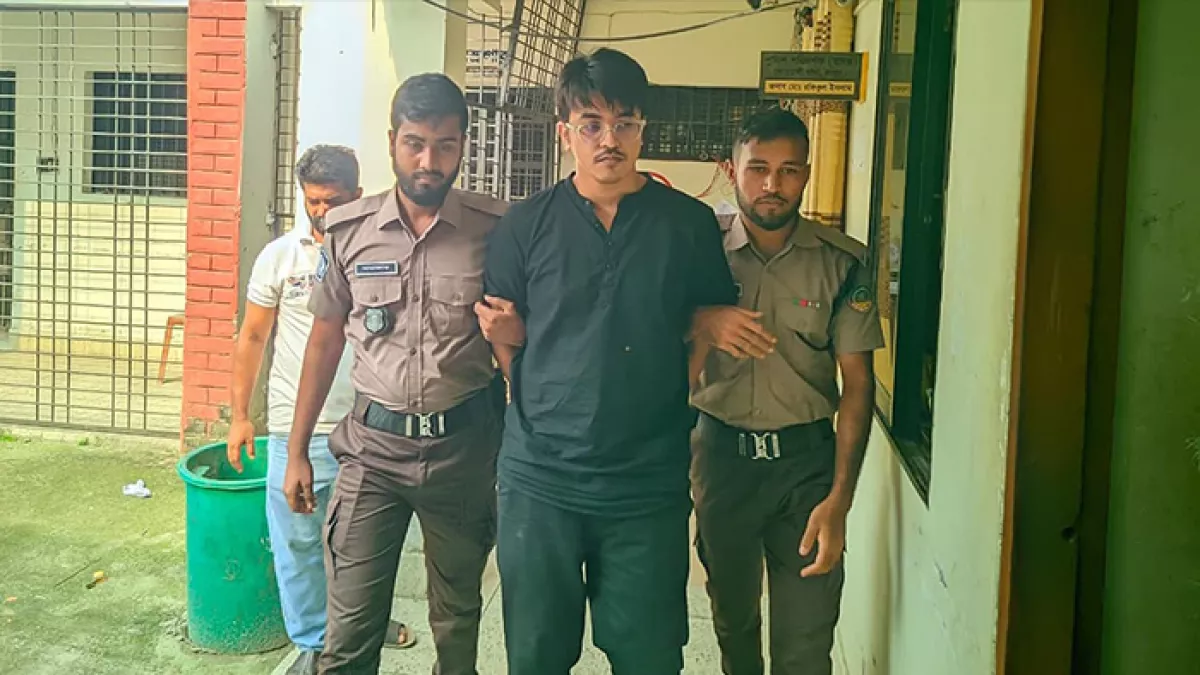শিক্ষক সাকিনকে গ্রেপ্তার করেছে পুলিশ। প্রবা ফটো
