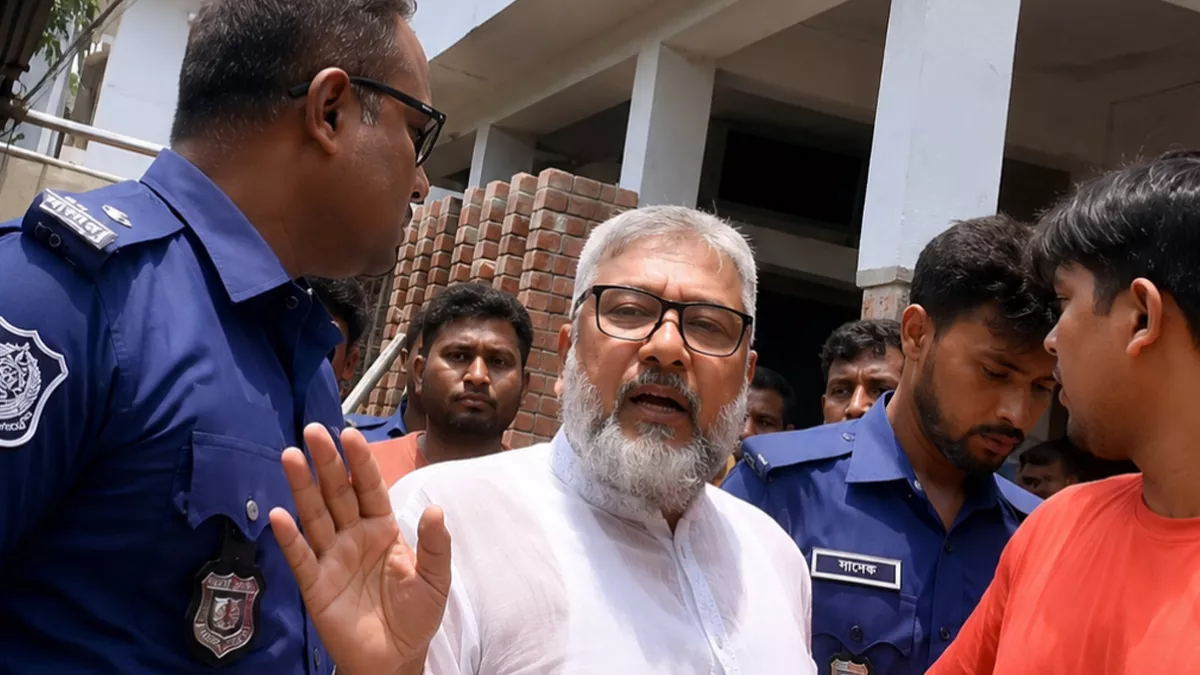 ঝিনাইদহে আওয়ামী লীগ নেতাকে পুলিশের কাছ থেকে ছিনিয়ে নিল স্বজনরা 