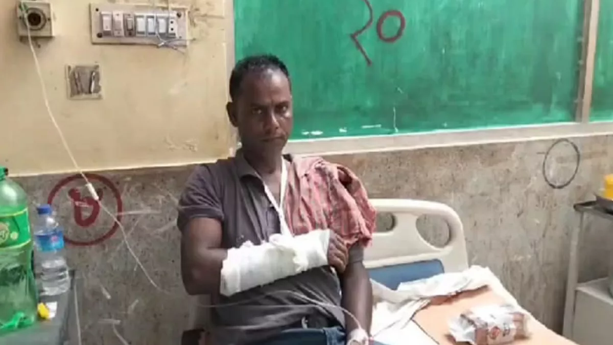 জমি নিয়ে বিরোধে দুই নারীসহ চারজনকে কুপিয়ে জখম
