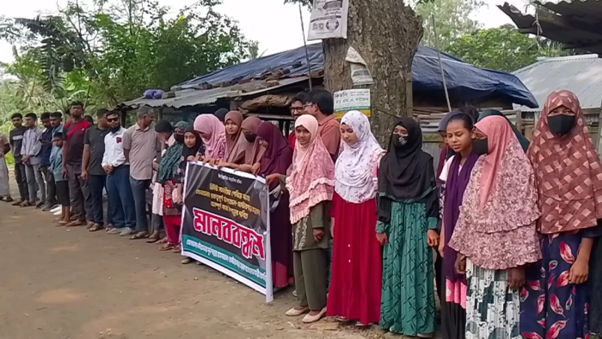 বেহাল সড়কের কাজ শেষ করার দাবিতে মানববন্ধন