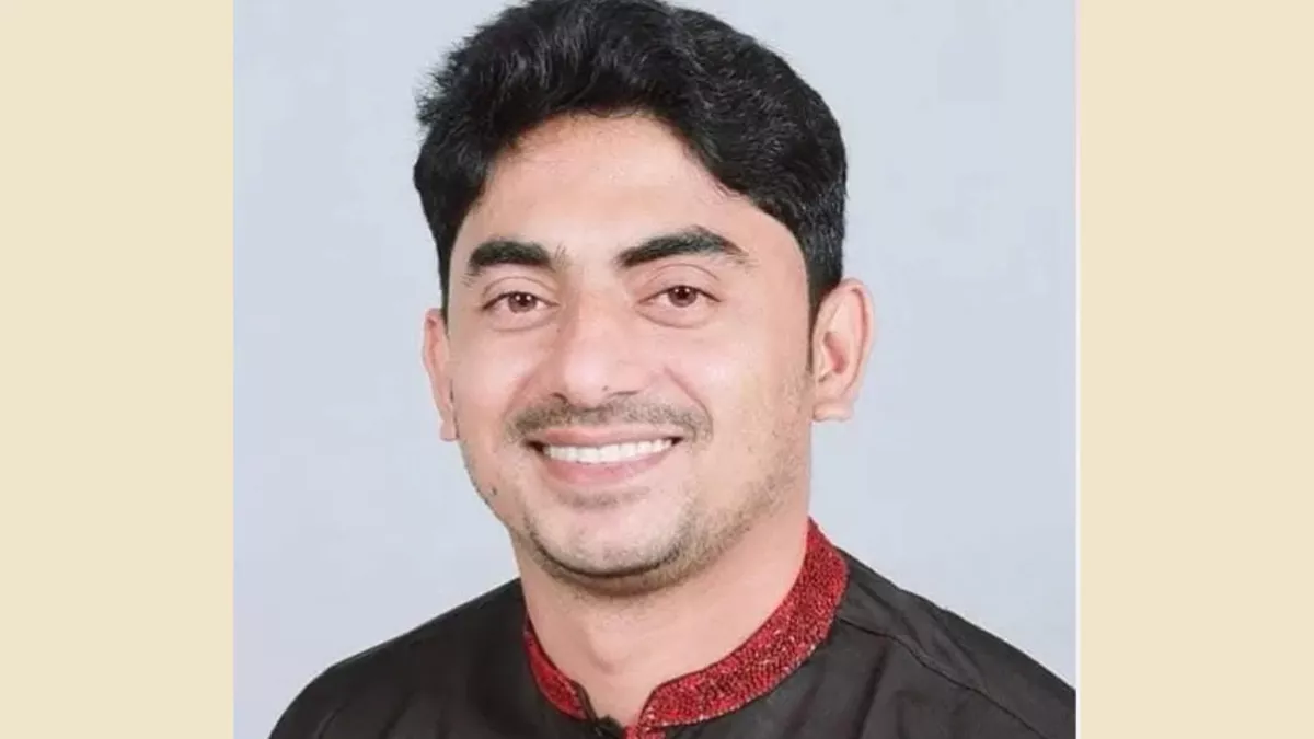 বিমানবন্দরে গ্রেপ্তার স্বেচ্ছাসেবক লীগ নেতা। ছবি: প্রতিদিনের বাংলাদেশ 