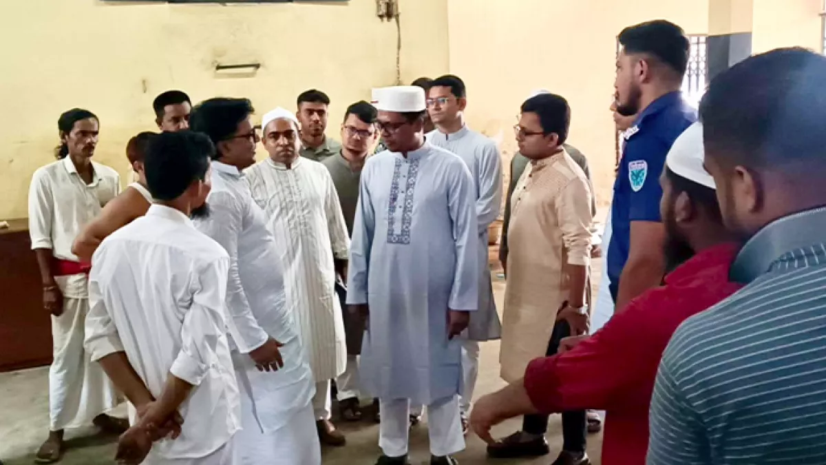 হজরত শাহজালাল (রহ.) মাজার পরিদর্শনে সিলেট জেলা প্রশাসক। প্রবা ফটো