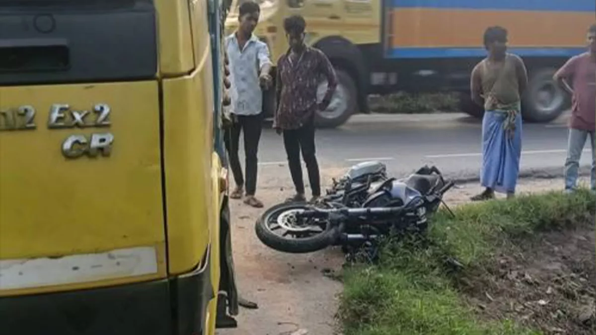 ফেনীতে কাভার্ডভ্যানের ধাক্কায় মোটরসাইকেল আরোহীর মৃত্যু