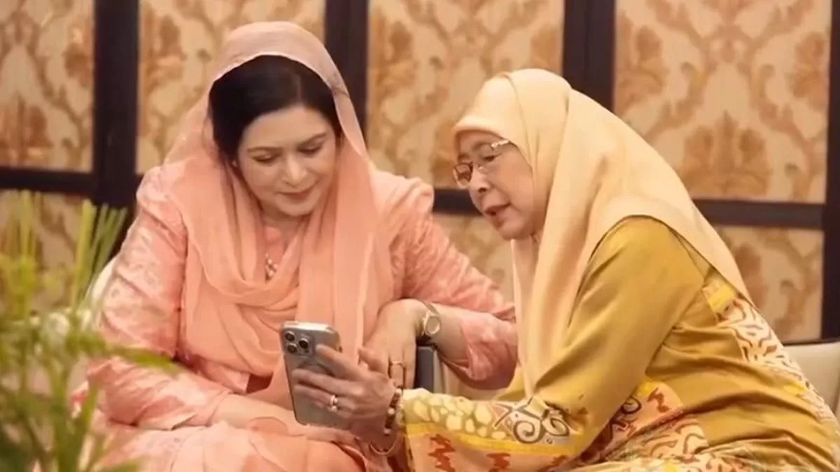 মালয়েশিয়ার ড. ওয়ান আজিজাহ ওয়ান ইসমাইল এবং বাংলাদেশের ডা. জোবাইদা রহমান। ছবি: সংগৃহীত