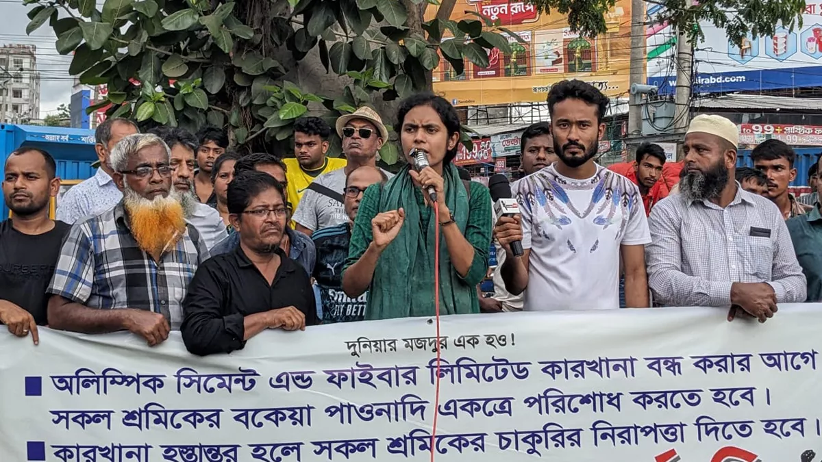 পাওনা পরিশোধের দাবিতে শ্রমিকদের সড়ক অবরোধ