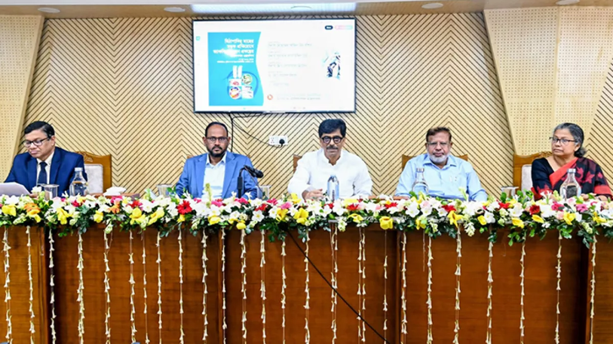 মৃত্তিকা সম্পদ উন্নয়ন ইনস্টিটিউটের অডিটরিয়ামে বুধবার অনুষ্ঠিত এক প্রকল্পের ইনসেপশন ওয়ার্কশপে অংশ নেন মৎস্য ও প্রাণিসম্পদ এবং কৃষিমন্ত্রী মোহাম্মদ আমিন উর রশিদ। ছবি: প্রতিদিনের বাংলাদেশ