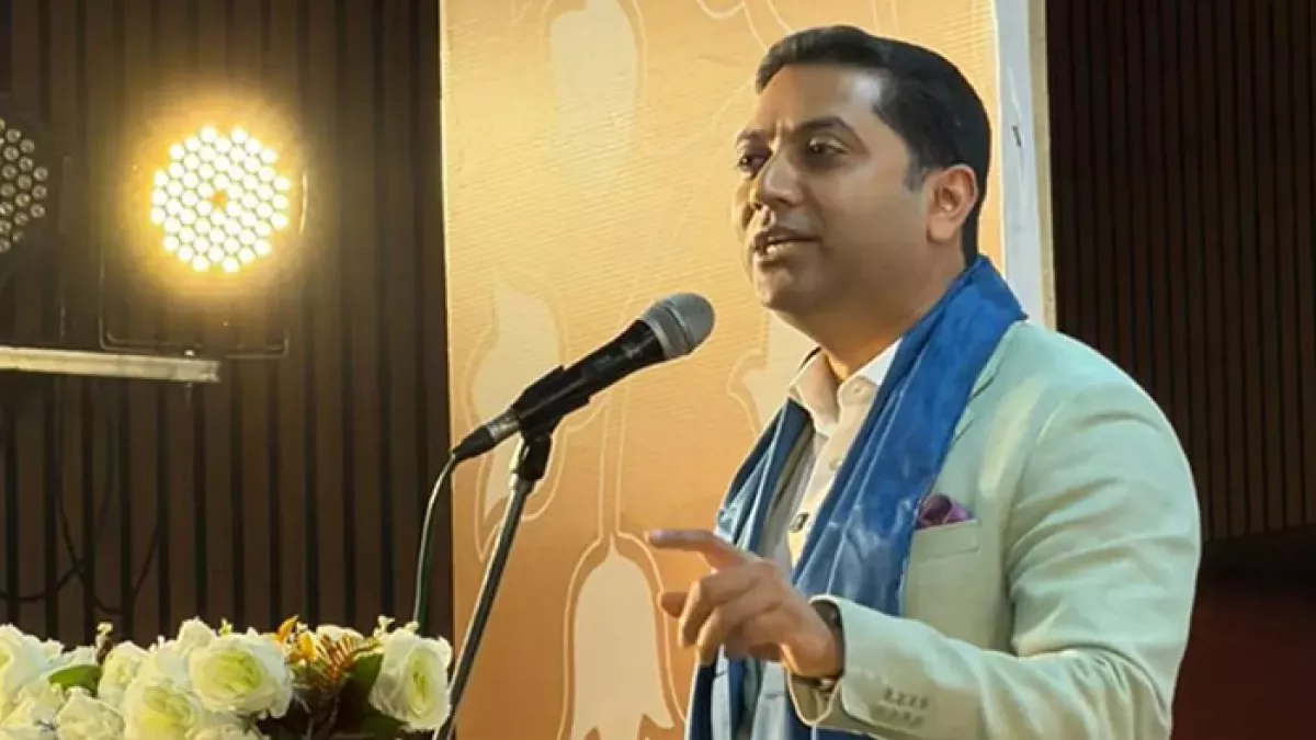 জগন্নাথ বিশ্ববিদ্যালয়ে বৃহস্পতিবার এক অনুষ্ঠানে বক্তব্য রাখেন প্রাথমিক ও গণশিক্ষা প্রতিমন্ত্রী ববি হাজ্জাজ। ছবি: প্রতিদিনের বাংলাদেশ