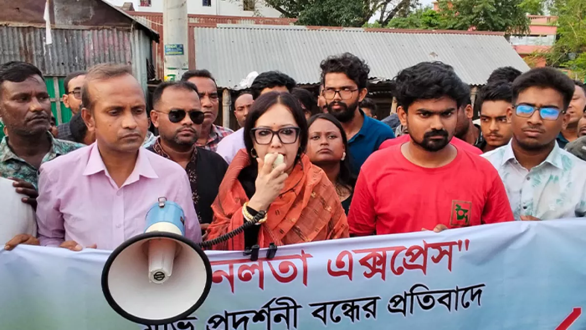 ধর্ষণ ঠেকাতে না পারা রাষ্ট্র কেন সিনেমা বন্ধে মদদ দেয় : প্রশ্ন রুমিন ফারহানার
