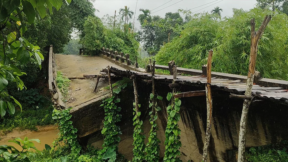 ১৪ বছরেও জোড়া লাগেনি ভাঙা সেতু, দুর্ভোগে হাজারো মানুষ
