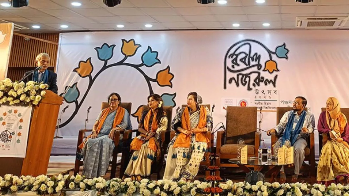 জগন্নাথ বিশ্ববিদ্যালয়ের কেন্দ্রীয় মিলনায়তনে বুধবার প্রধান অতিথি হিসেবে বক্তব্য দেন সংস্কৃতি মন্ত্রী নিতাই রায় চৌধুরী। ছবি: প্রতিদিনের বাংলাদেশ
