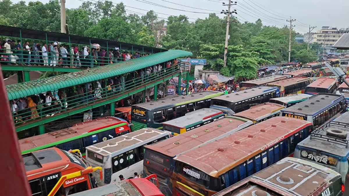 চন্দ্রায় ঈদযাত্রায় ভোগান্তির মূলে অব্যবস্থাপনায় ভরা তিনমাথা