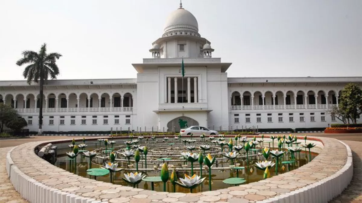 ৪৩তম বিসিএস নন-ক্যাডার নিয়োগ প্রক্রিয়ায় প্রচলিত আইনের ‘ব্যত্যয়’ ঘটানো হয়েছে এবং পুরো প্রক্রিয়াটি ‘অস্বচ্ছ’ থাকায় পুনরায় ফল প্রকাশের নির্দেশ দিয়েছেন হাইকোর্ট। ফাইল ছবি