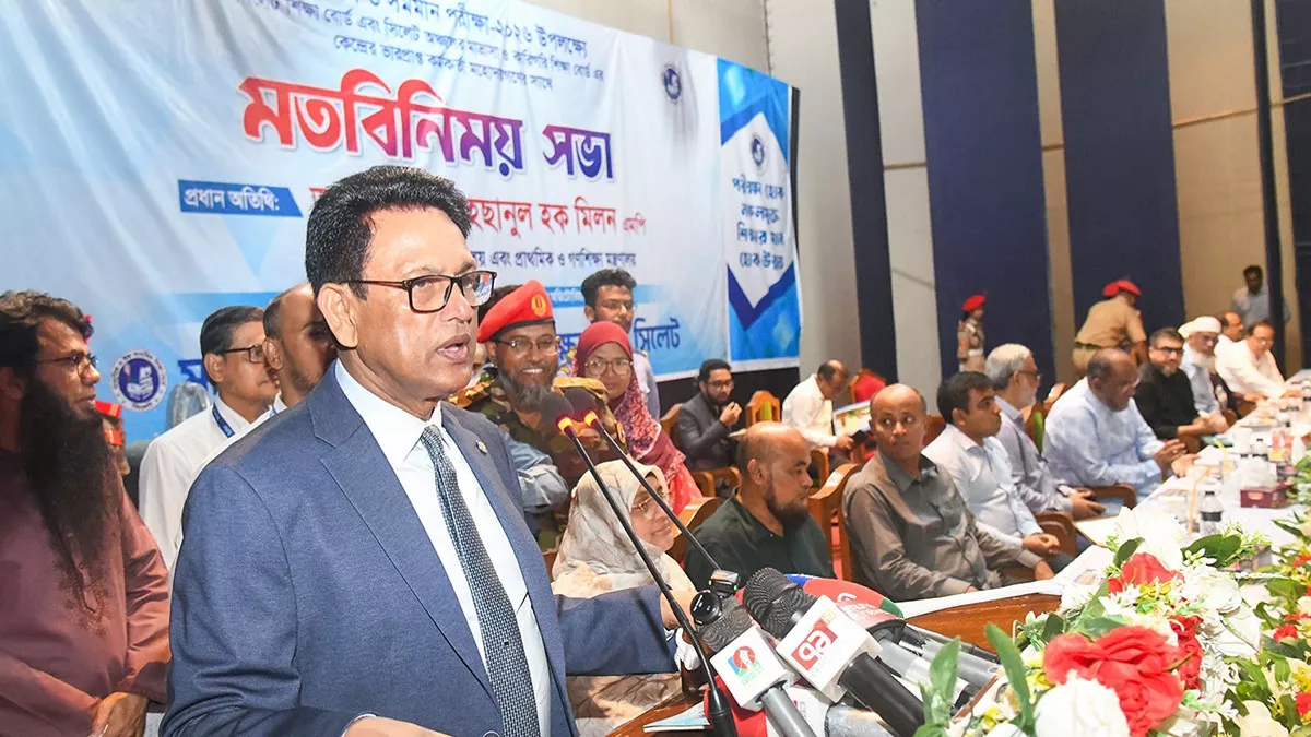 সিলেটে এইচএসসি ও সমমান পরীক্ষা-২০২৬ উপলক্ষে রবিবার আয়োজিত এক মতবিনিময় সভায় প্রধান অতিথি হিসেবে বক্তব্যে রাখেন  শিক্ষামন্ত্রী এহছানুল হক মিলন। ছবি: প্রতিদিনের বাংলাদেশ