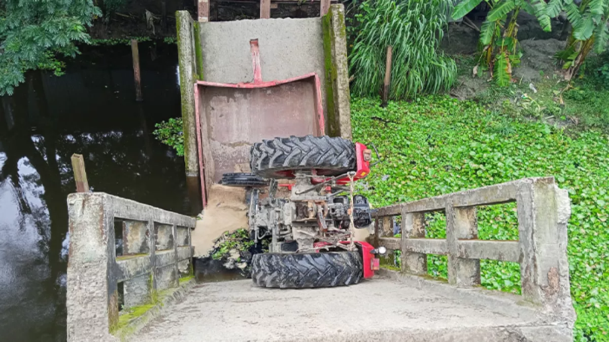 সেতু ভেঙে ট্রাক খালে, চালক নিহত