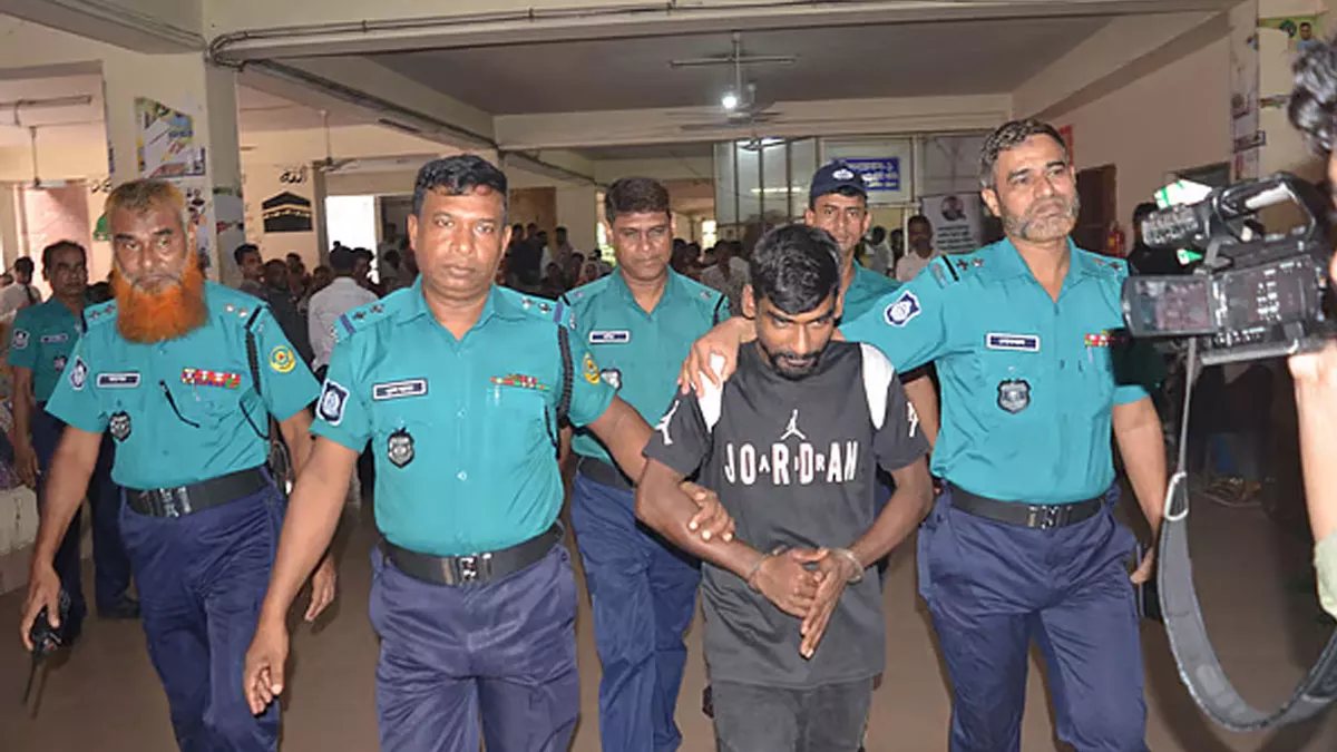 চট্টগ্রাম মহানগর শিশু সহিংসতা দমন ট্রাইব্যুনালের বিচারক সৈয়দা হাফসা ঝুমা বুধবার দুপুরে মনির হোসেনকে যাবজ্জীবন কারাদণ্ড দিয়ে রায় ঘোষণা করেন।  ছবি: সংগৃহীত