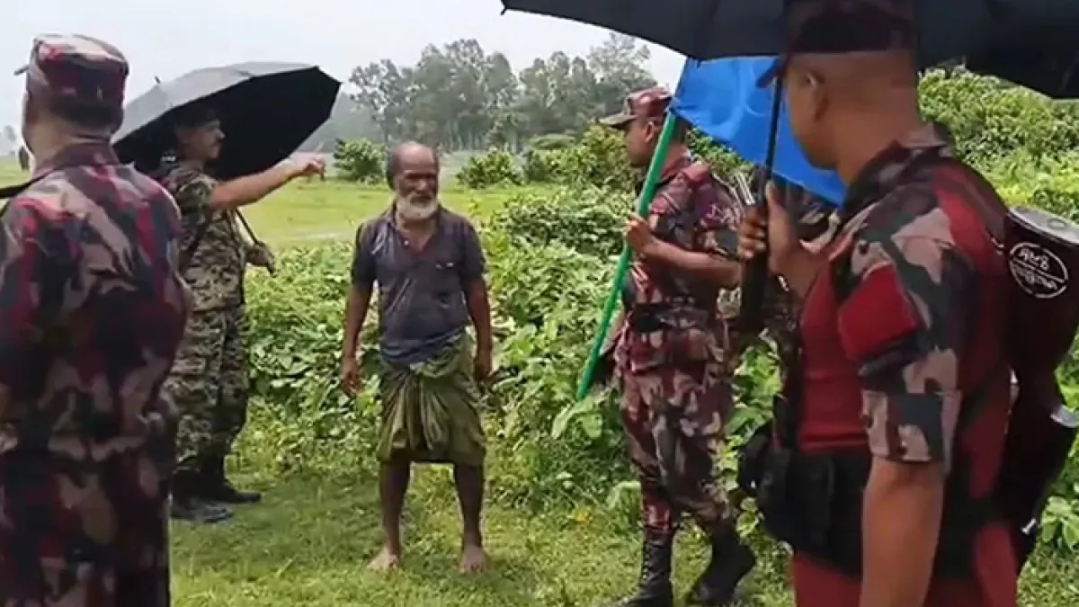 জামালপুরের বকশীগঞ্জ উপজেলার রামরামপুর সীমান্তে বিএসএফের পুশইনের চেষ্টাকে কেন্দ্র করে বিজিবি ও বিএসএফের মধ্যে উত্তেজনাকর পরিস্থিতি দেখা দেয়। ছবি: ভিডিও থেকে নেওয়া