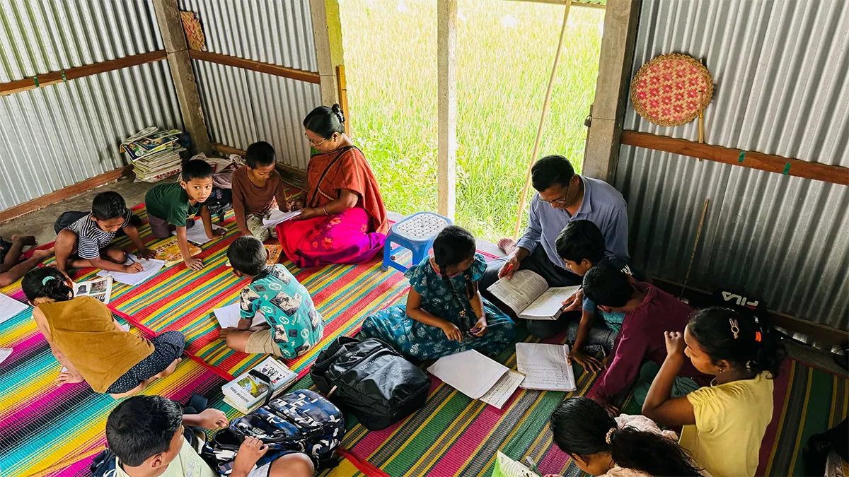 পাহাড়ি জনপদে আলো ছড়াচ্ছে ‘ স্বেচ্ছাশ্রম স্কুল ’