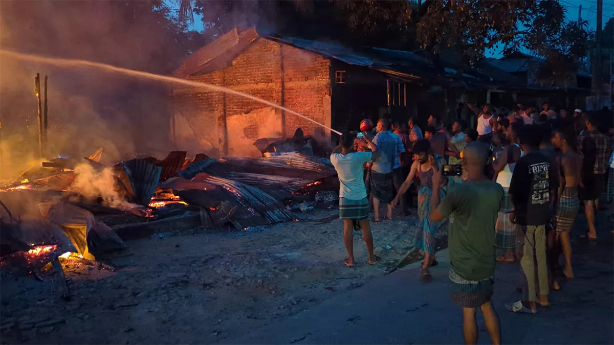 খাগড়াছড়িতে অগ্নিকাণ্ডের ঘটনায় দোকান পুড়ে ছাই