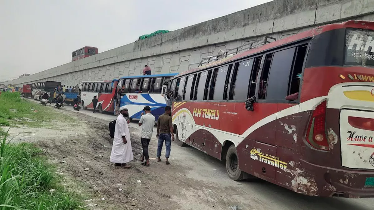 যমুনা সেতু এলাকায় যানজট, দুর্ভোগে ঢাকামুখী যাত্রীরা