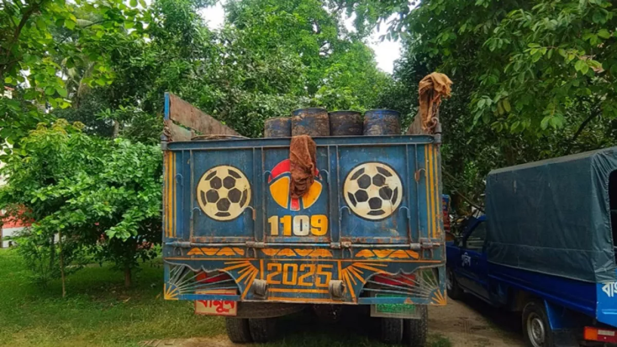 ছিনতাই হওয়া ট্রাক। ছবি: সংগৃহীত