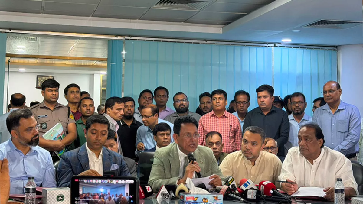 আন্তর্জাতিক মাতৃভাষা ইনস্টিটিউটের কনফারেন্স রুমে রবিবার আয়োজিত এক সংবাদ সম্মেলনে প্রাথমিক ও গণশিক্ষা মন্ত্রী ড. আ ন ম এহছানুল হক মিলন প্রাথমিক বৃত্তি পরীক্ষার ফলাফল ঘোষণা করেন। ছবি: বাসস