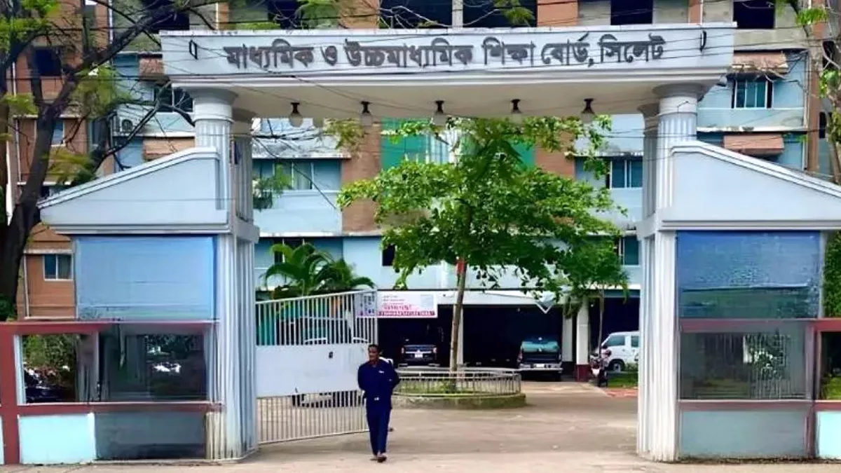 পদার্থবিজ্ঞান প্রশ্নে ত্রুটি: ৪ শিক্ষককে শোকজ