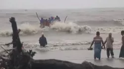 বঙ্গোপসাগরে ৩ ট্রলারডুবি, ১৩ জেলে নিখোঁজ