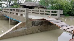 ৩৩ লাখ টাকার সেতু, উঠতে হয় মই বেয়ে