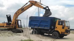 বিআইডব্লিউটিএর বন্দর এলাকায় প্রভাবশালীদের অবৈধ বালুর স্তূপ 