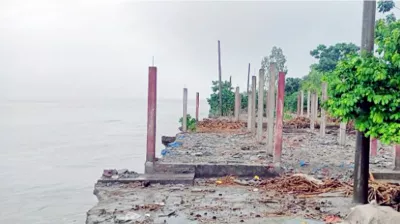 ব্রহ্মপুত্রের ভাঙনে তিন দিনে ভিটে-মাটি হারাল ৫০পরিবার