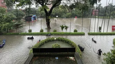 টানা বৃষ্টিতে জলাবদ্ধ ঢাবি, পরীক্ষা বাতিল
