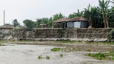 যমুনার দুই পাড়েই ভাঙন