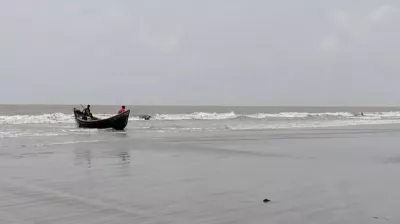পায়রা বন্দরে ৩ নম্বর সতর্ক সংকেত