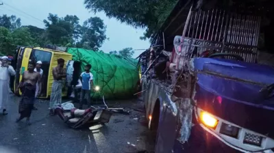 কুমিল্লায় সড়ক দুর্ঘটনায় নিহত ২, আহত ১৫