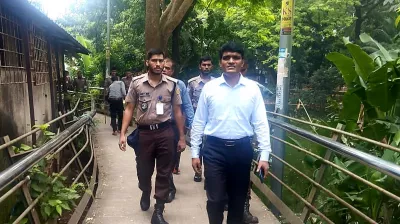 ধানমন্ডি লেকে ডিএসসিসির অভিযান