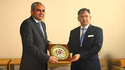 বাংলাদেশ ও পাকিস্তানের স্বরাষ্ট্রমন্ত্রী পর্যায়ে বৈঠক, নিরাপত্তা সহযোগিতায় জোর