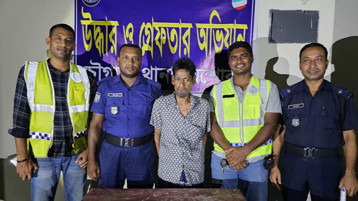 ৩৮০ পিস ট্যাপেন্টাডল ট্যাবলেটসহ গ্রেপ্তার হওয়া আলমগীর হোসেন আলম। ছবি: প্রতিদিনের বাংলাদেশ