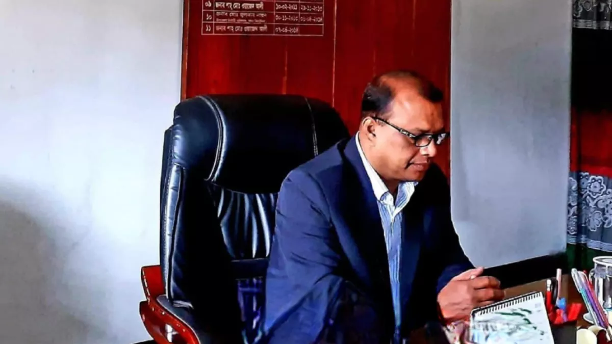 মাগুরা আদর্শ কলেজের অপসারিত অধ্যক্ষকে পুনর্বহালের চেষ্টার অভিযোগ 