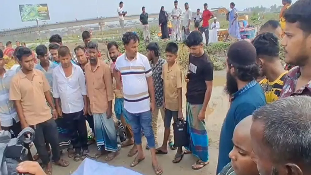 সিরাজগঞ্জের সলঙ্গায় বাসচাপায় অটোরিকশা যাত্রী মা ও ছেলে নিহত হয়েছে।   প্রবা ফটো